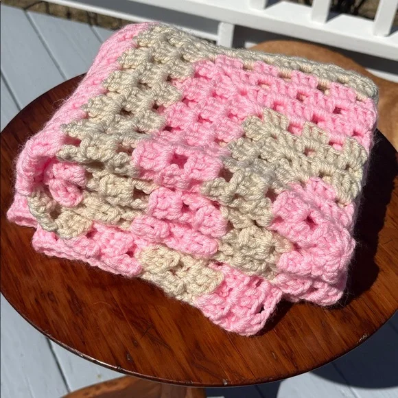 Handmade Crochet Baby Blanket Pink and Tan Brand New - Picture 2 of 5